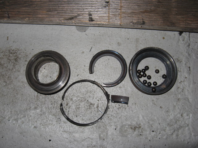 throwout_bearing_busted_2.jpg