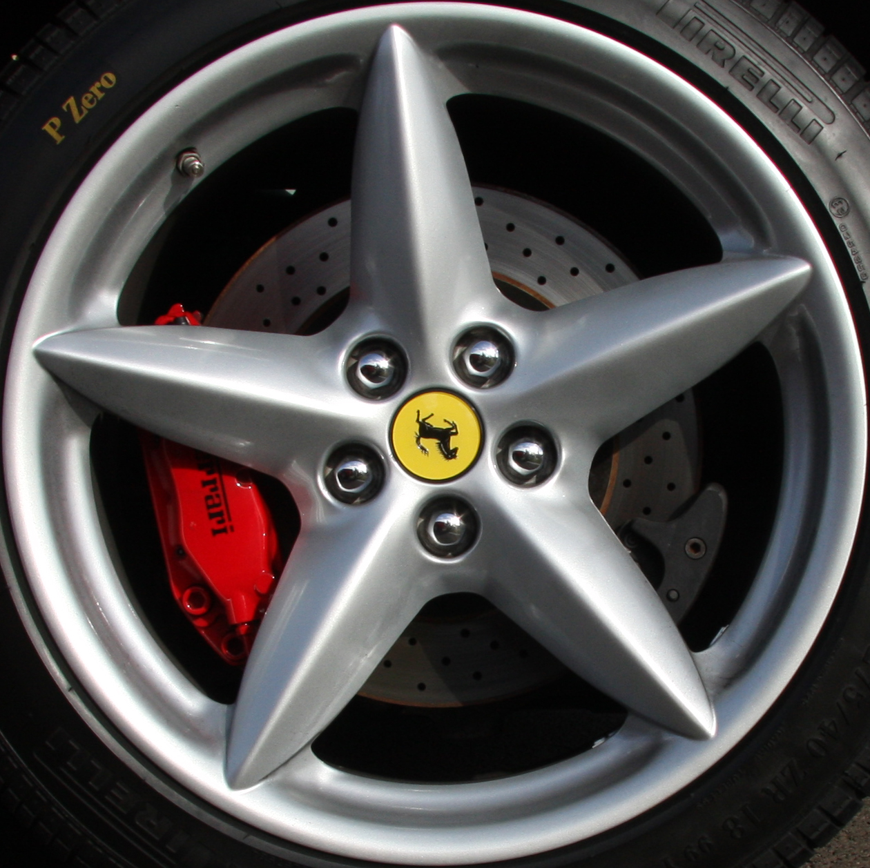 Ferrari_360_wheel_-_Flickr_-_exfordy.jpg